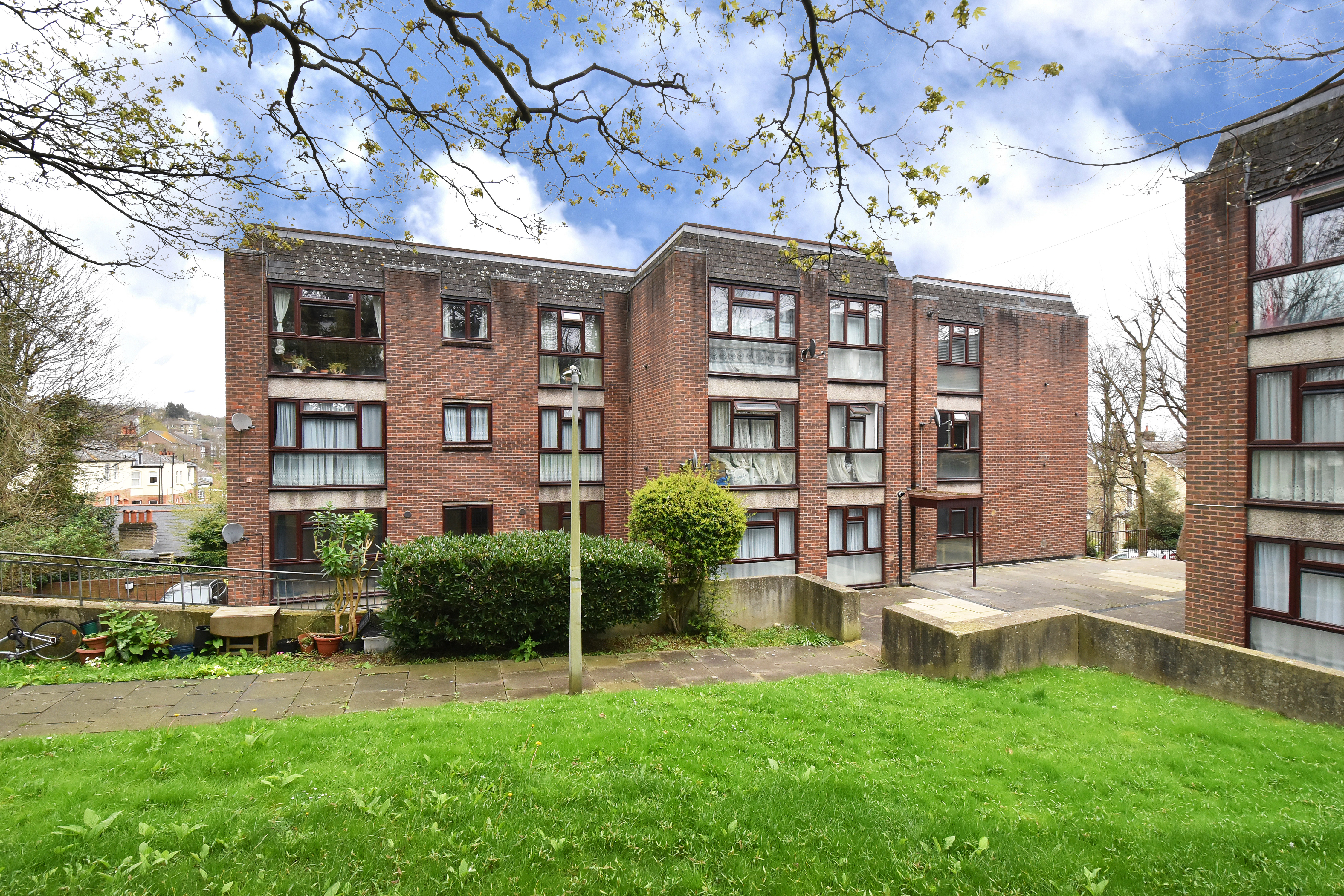 2 bedroom Flat Let