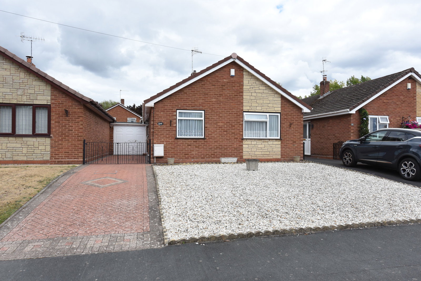 2 bedroom Detached bungalow For Sale