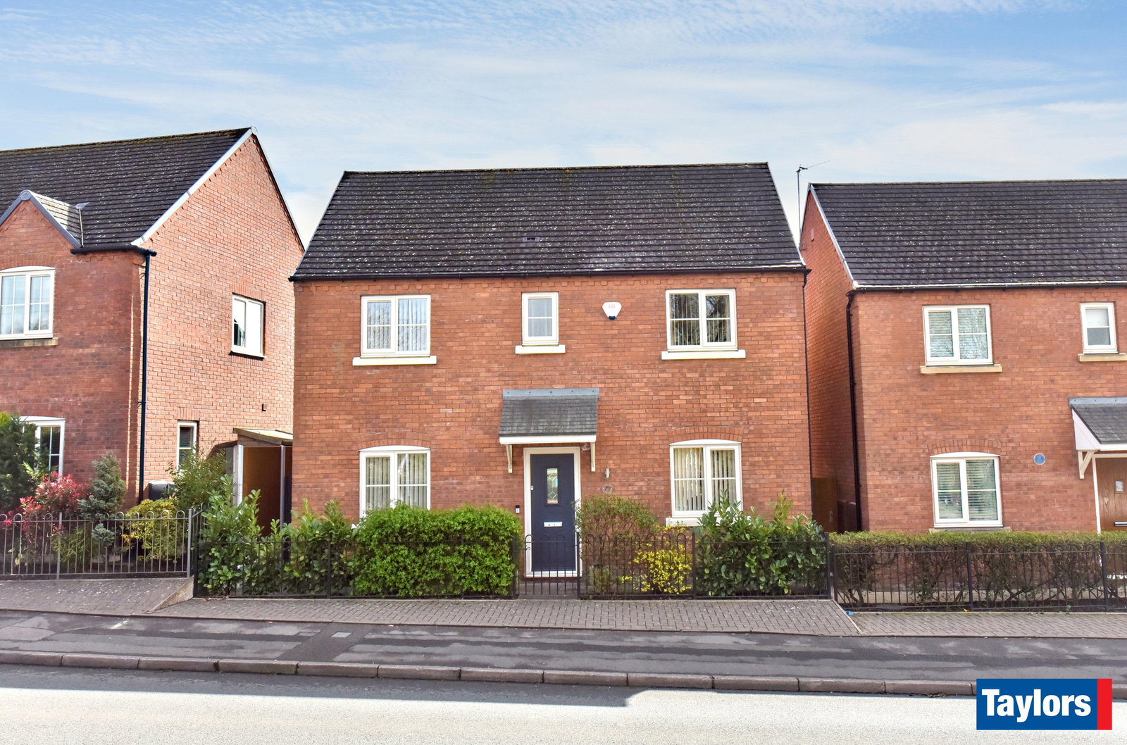 3 bedroom Detached house For Sale