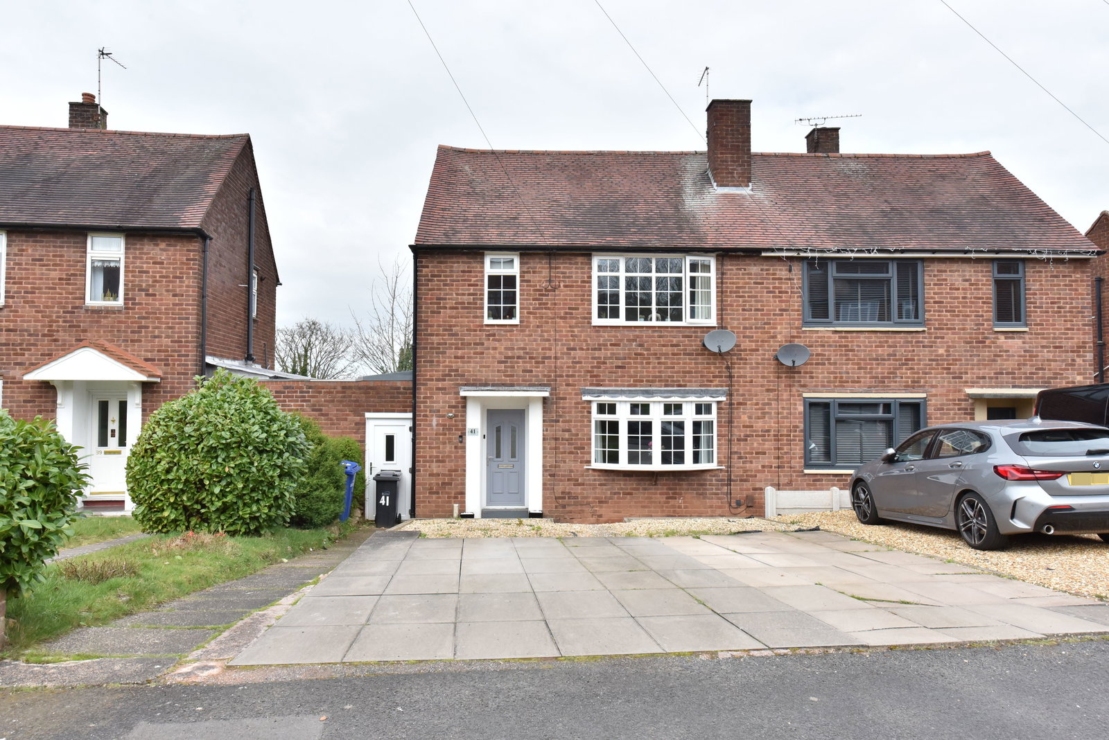 2 bedroom Semi-detached house Under Offer