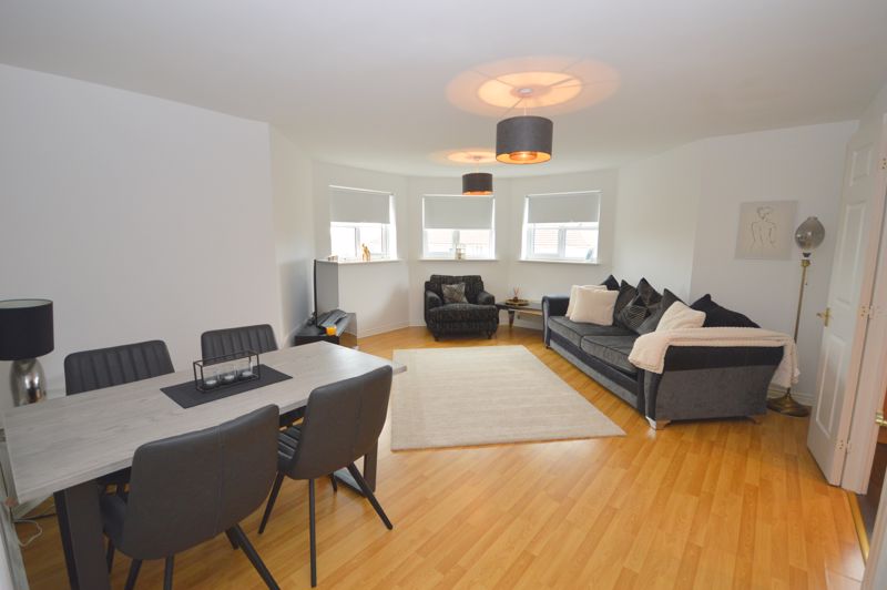 2 bedroom Flat share For Sale