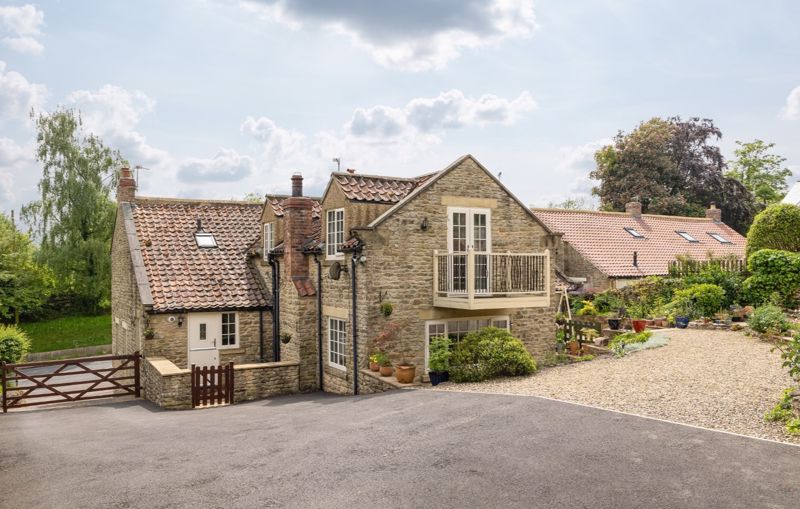 4 bedroom Cottage For Sale