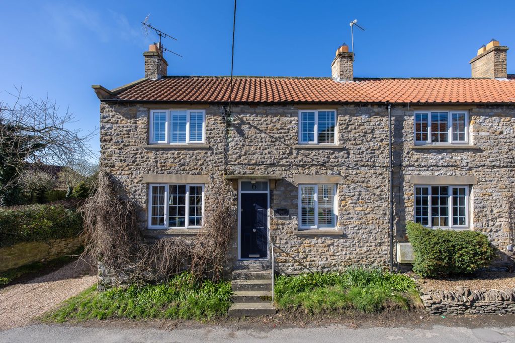 2 bedroom Cottage For Sale