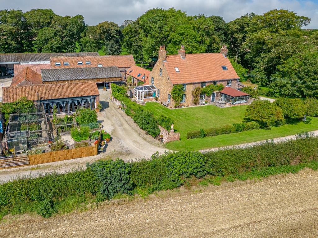 6 bedroom Cottage For Sale