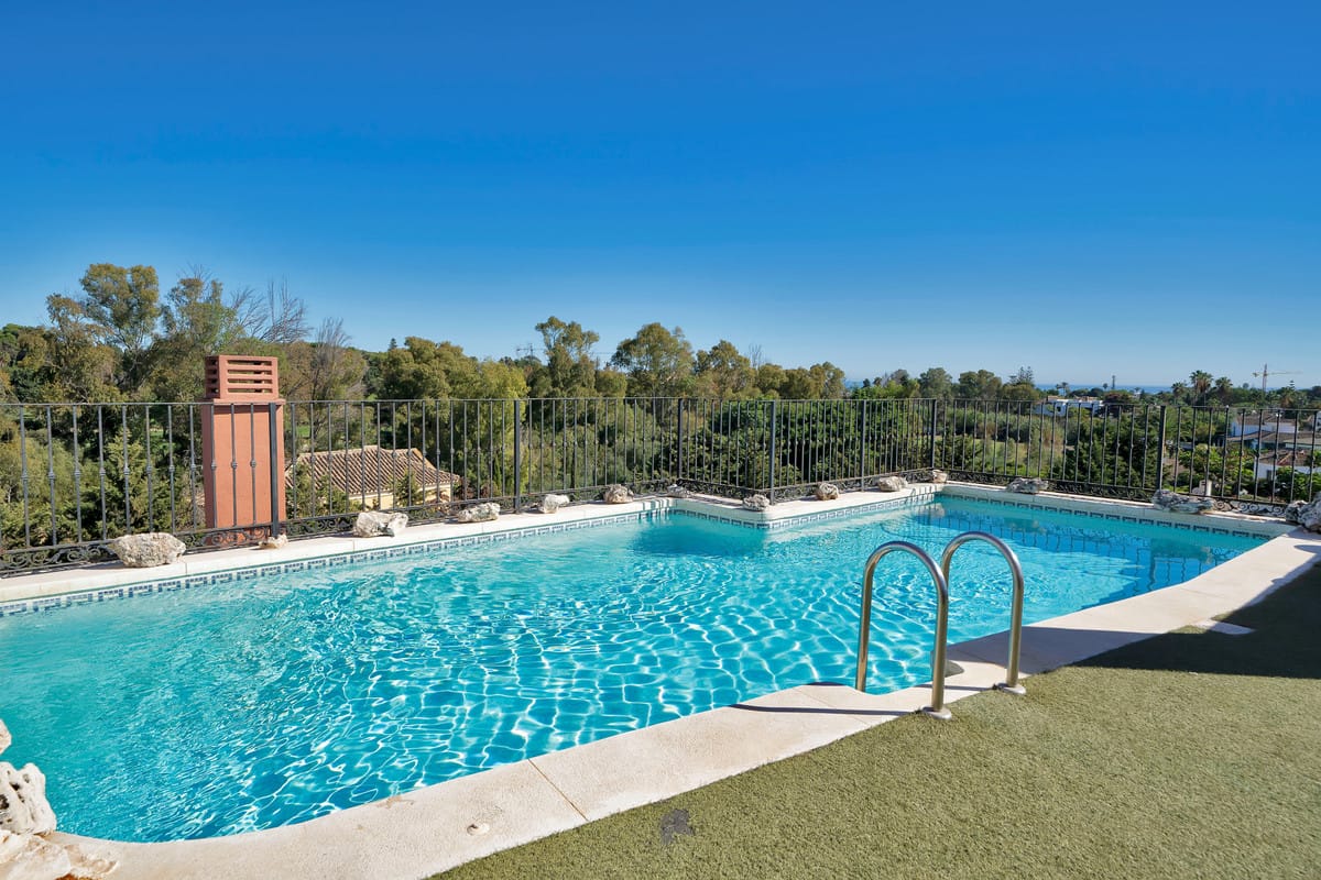 5 bedroom Apartment For Sale