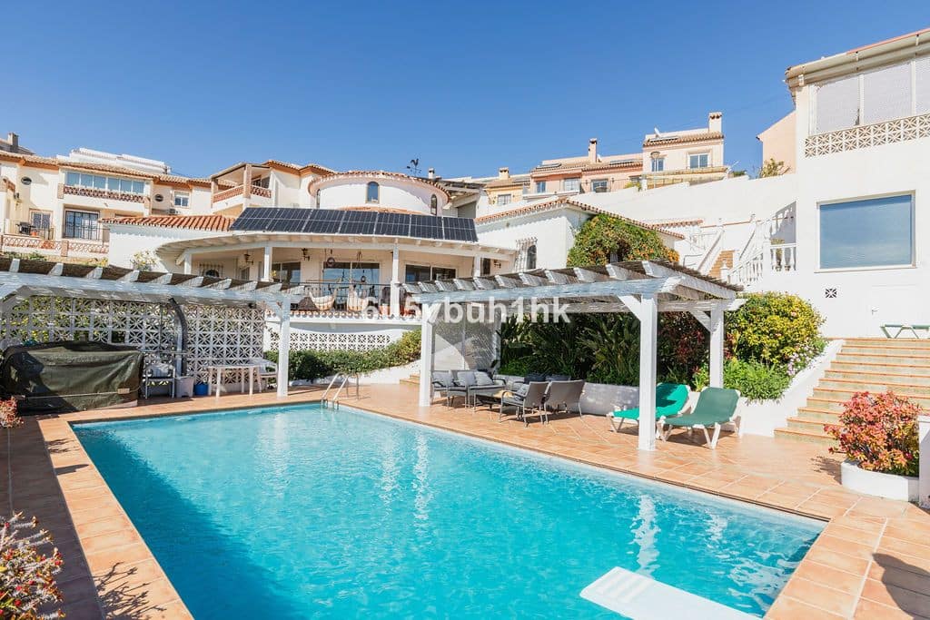 4 bedroom Villa For Sale