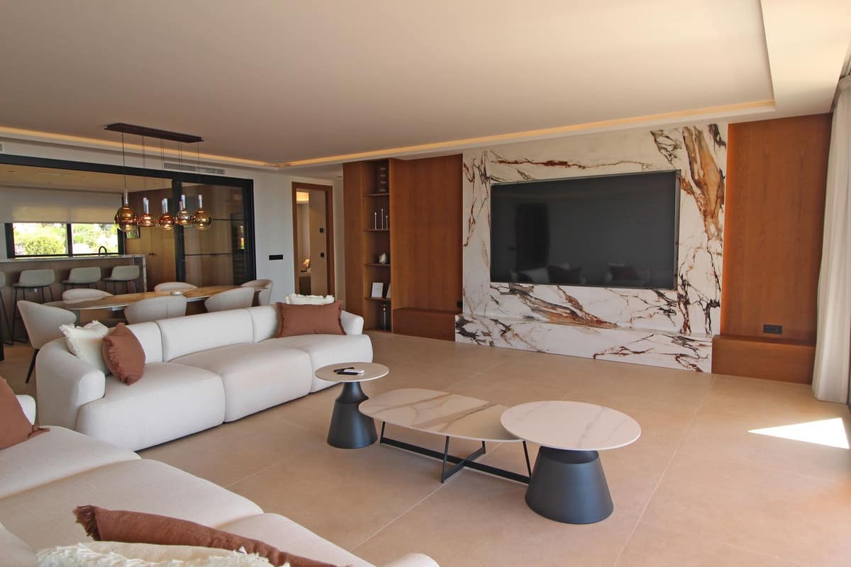 3 bedroom Apartment For Sale