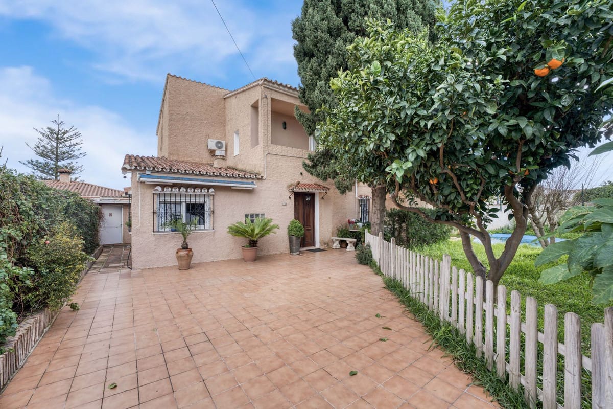 5 bedroom Villa For Sale