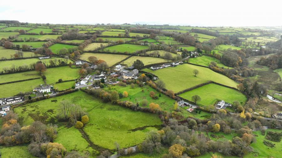 5 bedroom Property For Sale