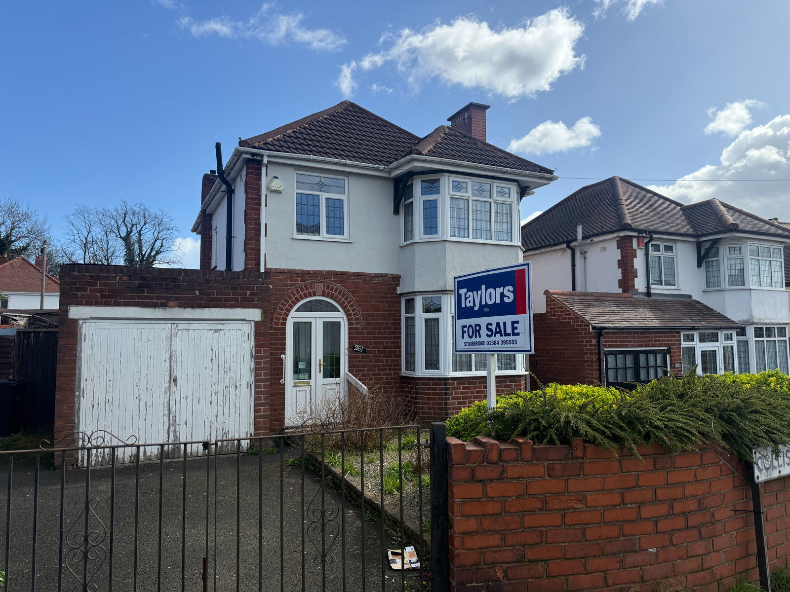 3 bedroom Detached house Under Offer