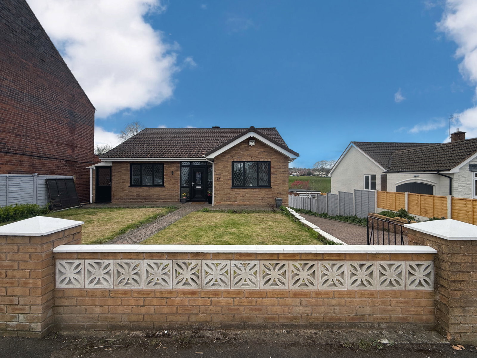 3 bedroom Detached bungalow For Sale
