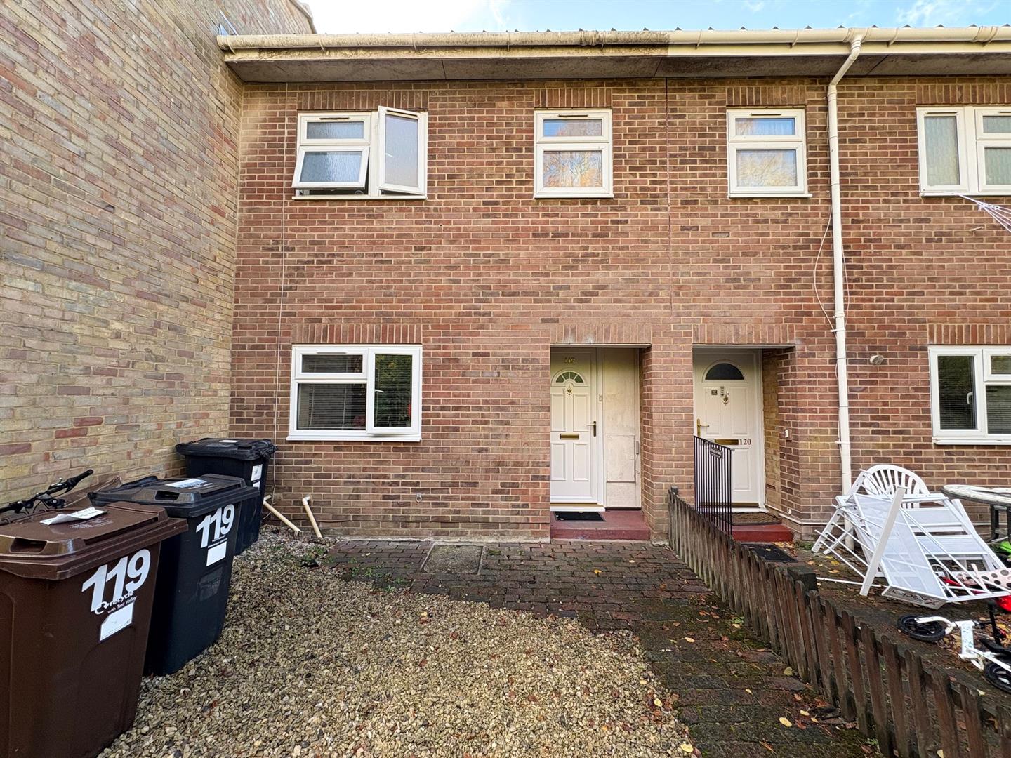 1 bedroom Studio flat To Let