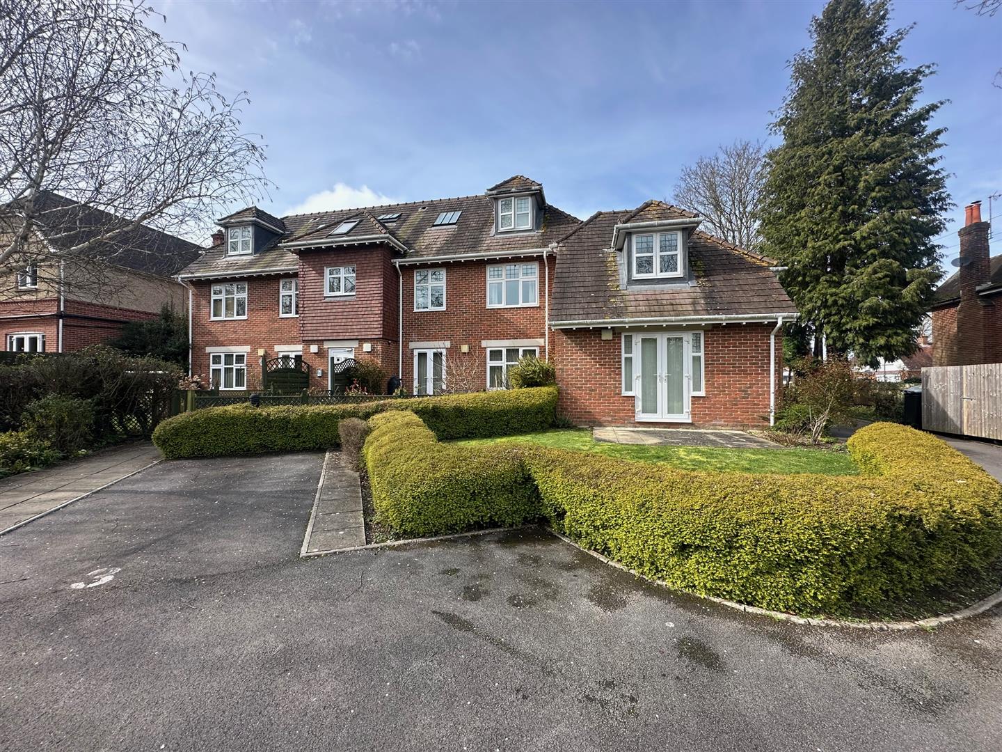 2 bedroom Flat To Let