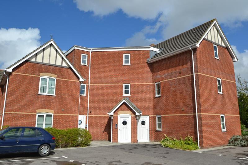 2 bedroom Flat To Let
