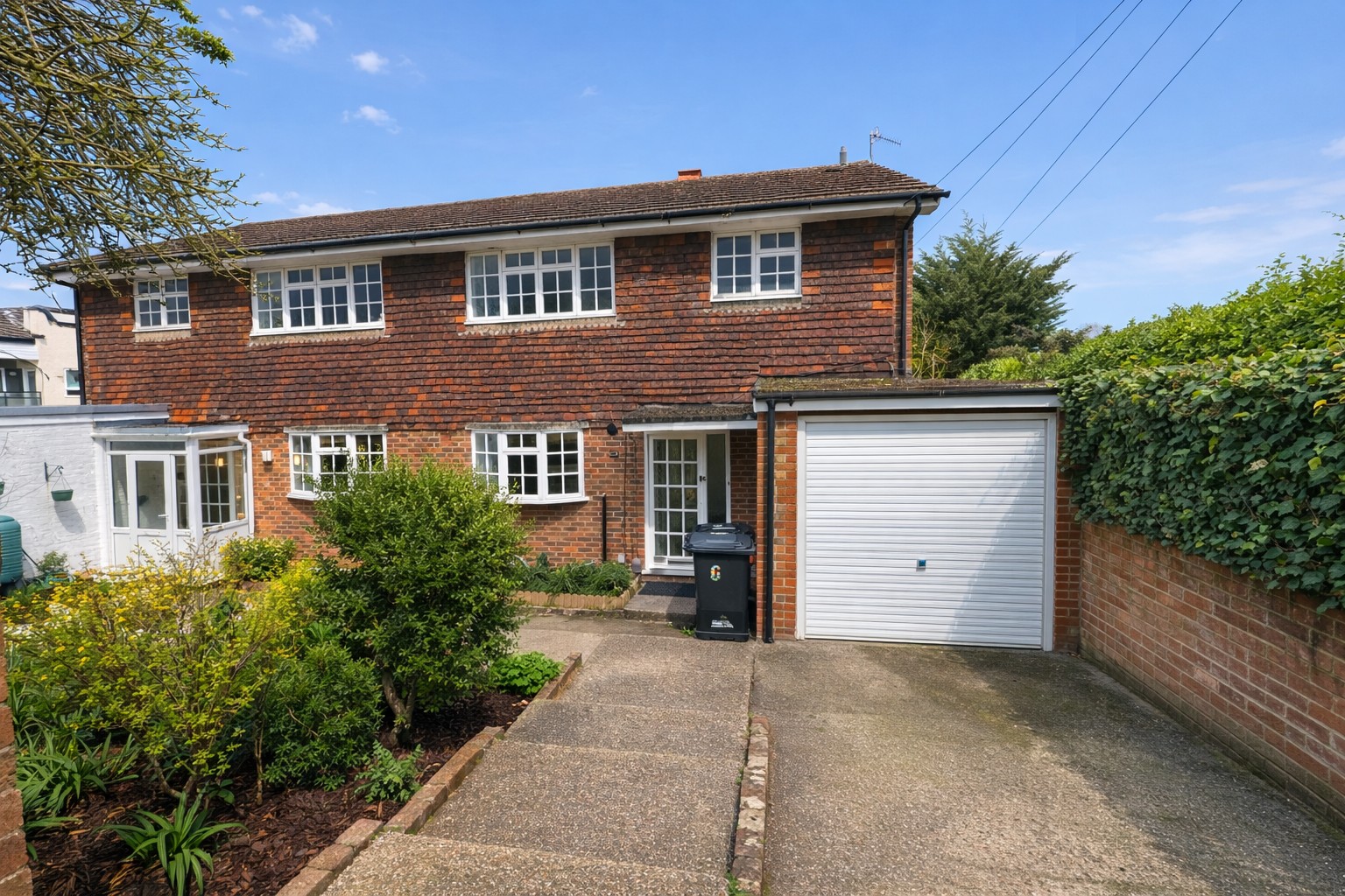 4 bedroom Semi-detached house Under Offer