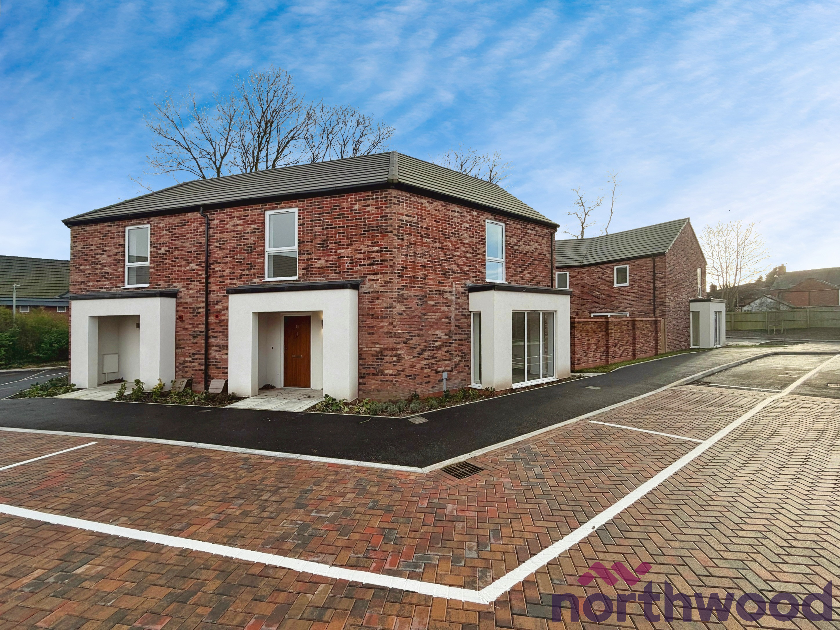 3 bedroom Semi-detached house To Let