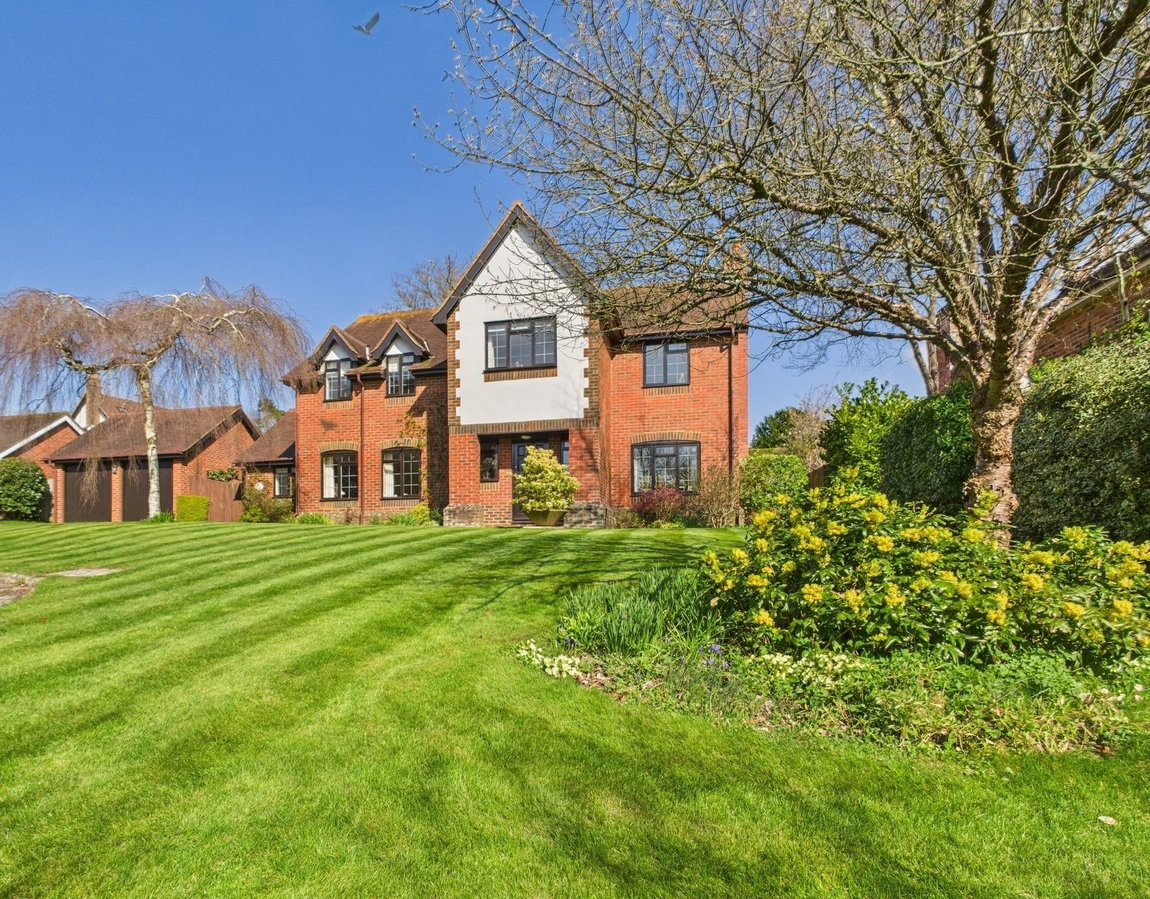 5 bedroom Detached house For Sale