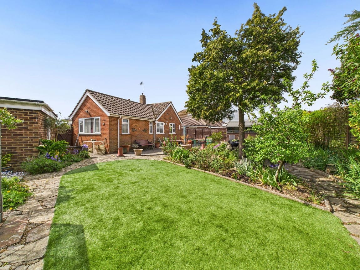 2 bedroom Bungalow For Sale
