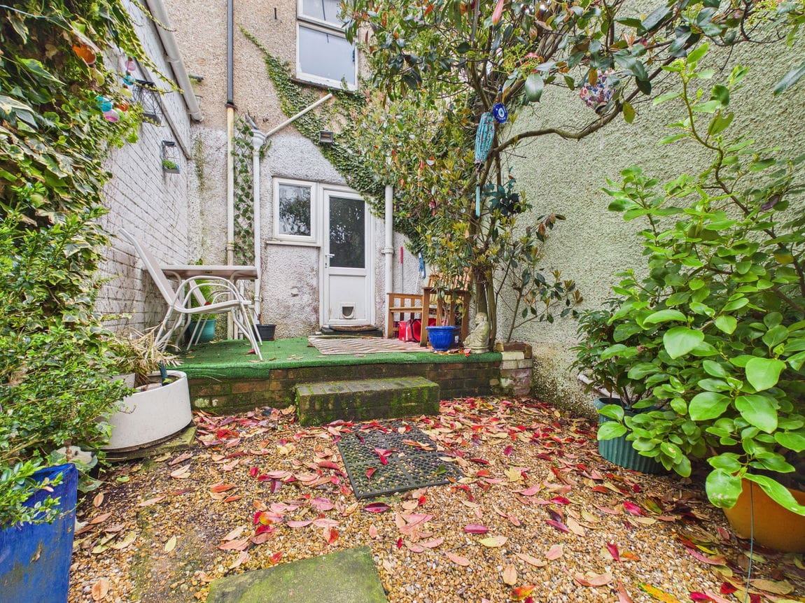 3 bedroom Maisonette For Sale