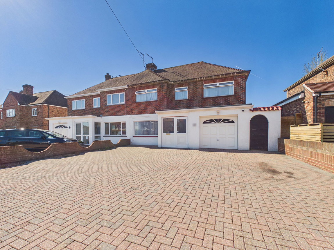 3 bedroom Semi-detached house For Sale