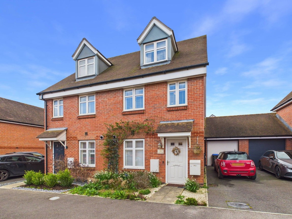 3 bedroom Semi-detached house For Sale