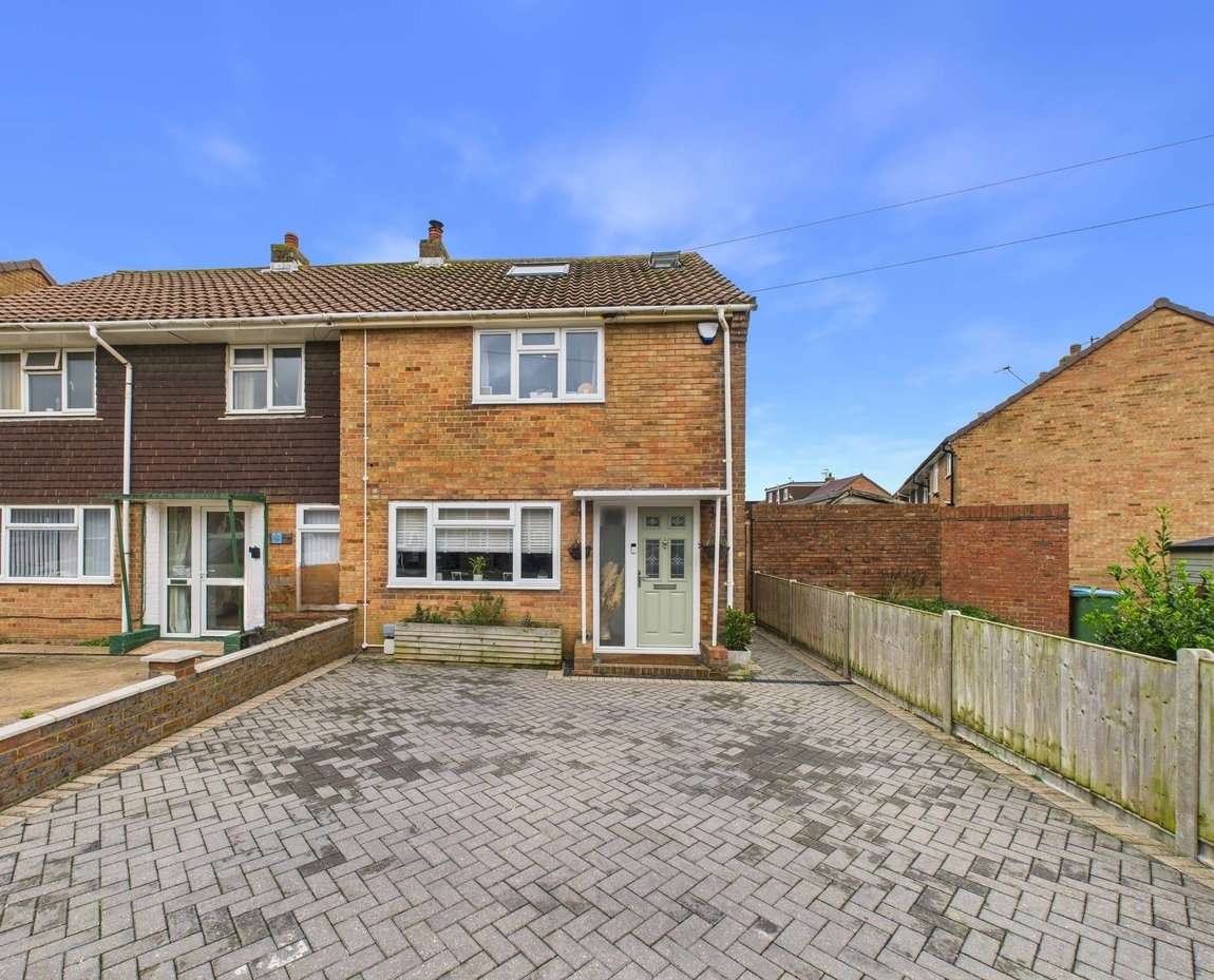 3 bedroom Semi-detached house For Sale