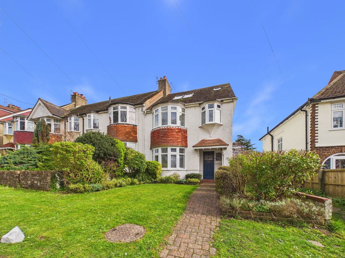 4 bedroom End of terrace house For Sale