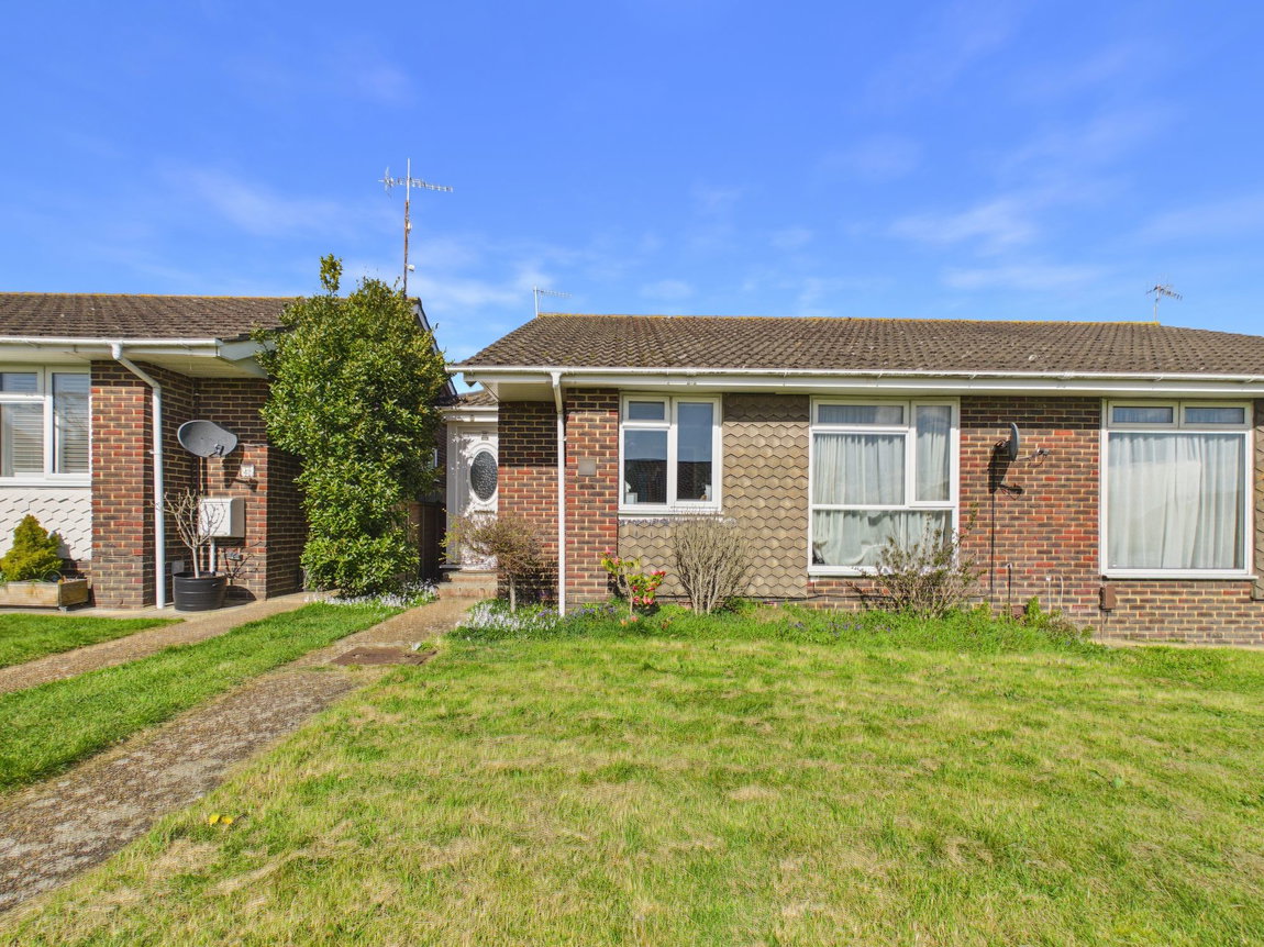 2 bedroom Semi-detached bungalow For Sale