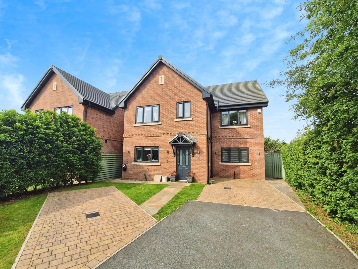 4 bedroom Property Under Offer