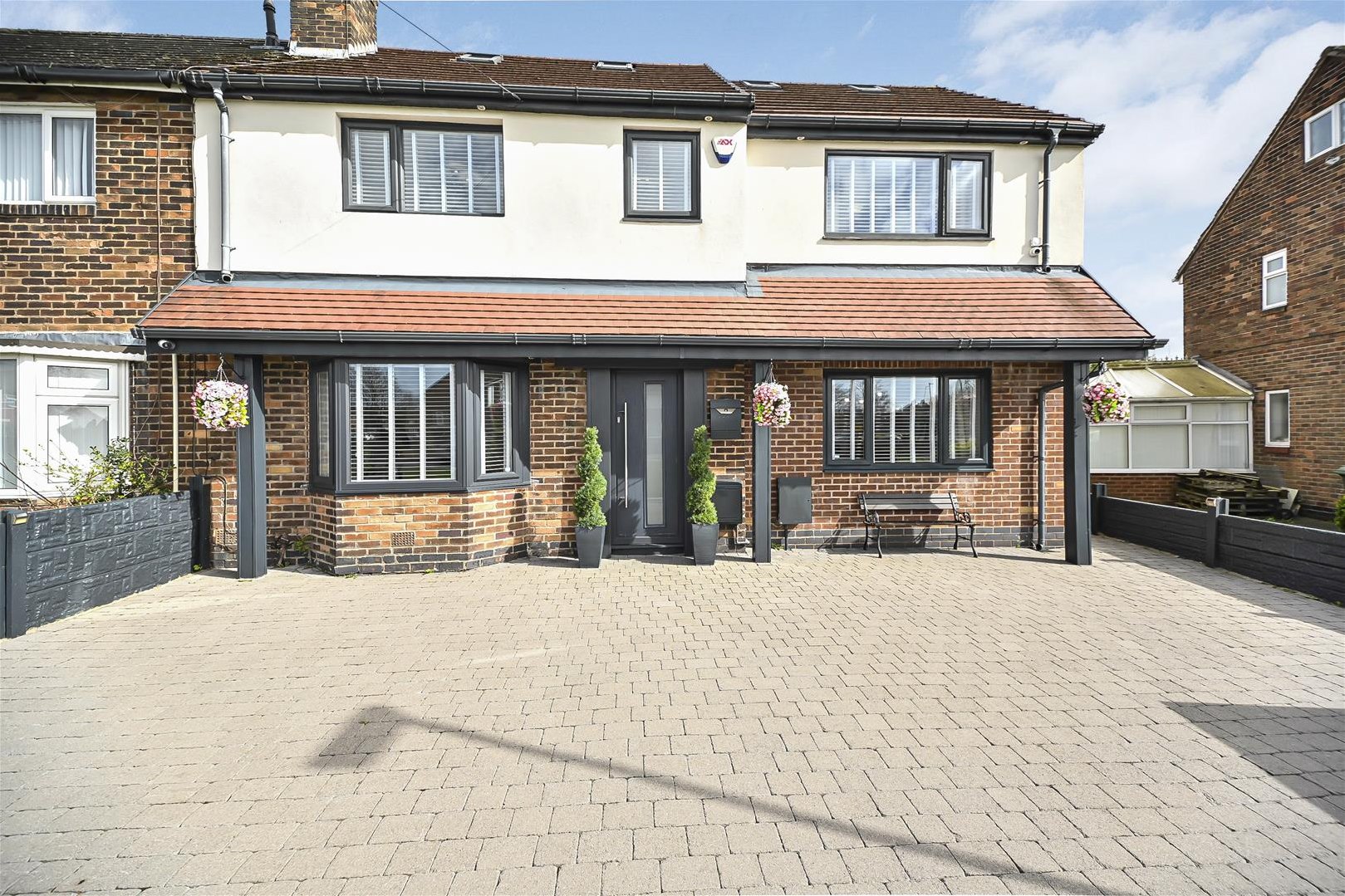 5 bedroom Semi-detached house Under Offer