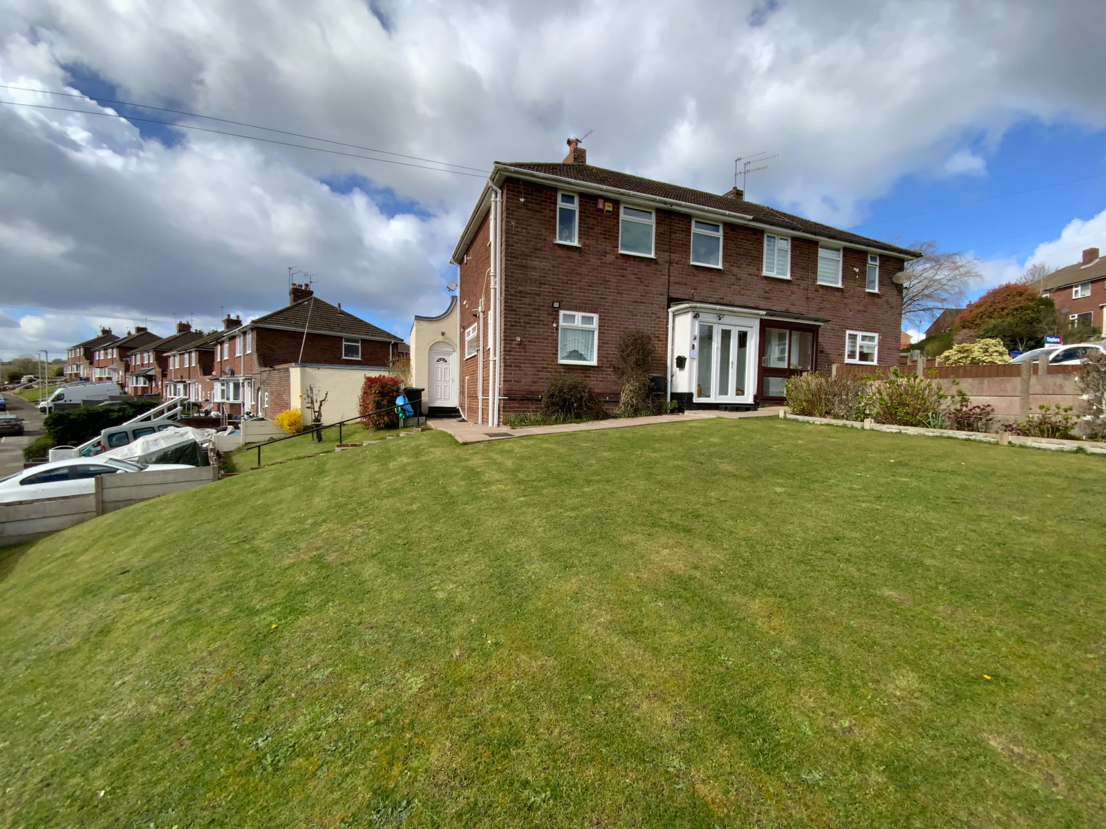 3 bedroom Semi-detached house For Sale