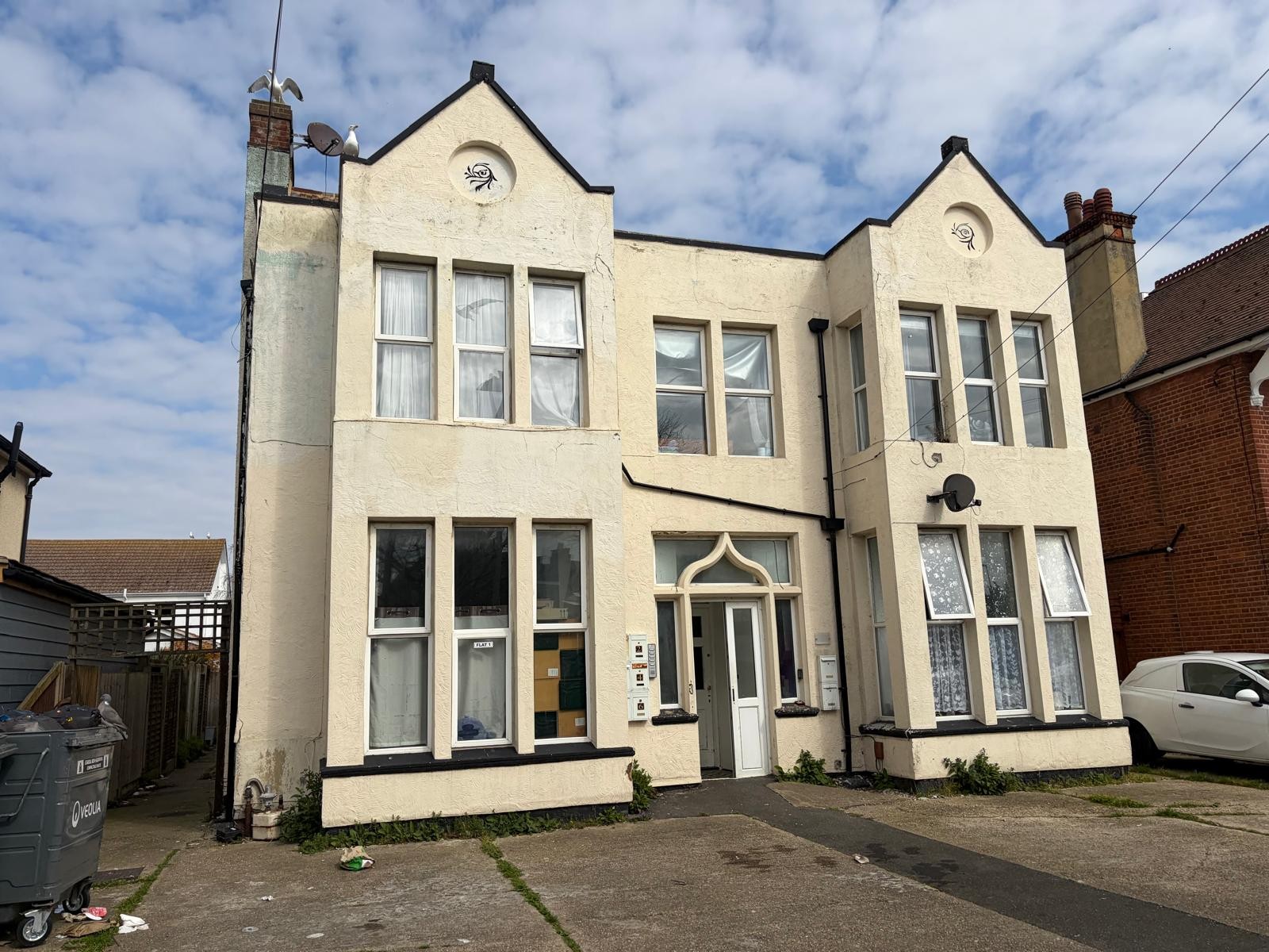 3 bedroom Flat To Let