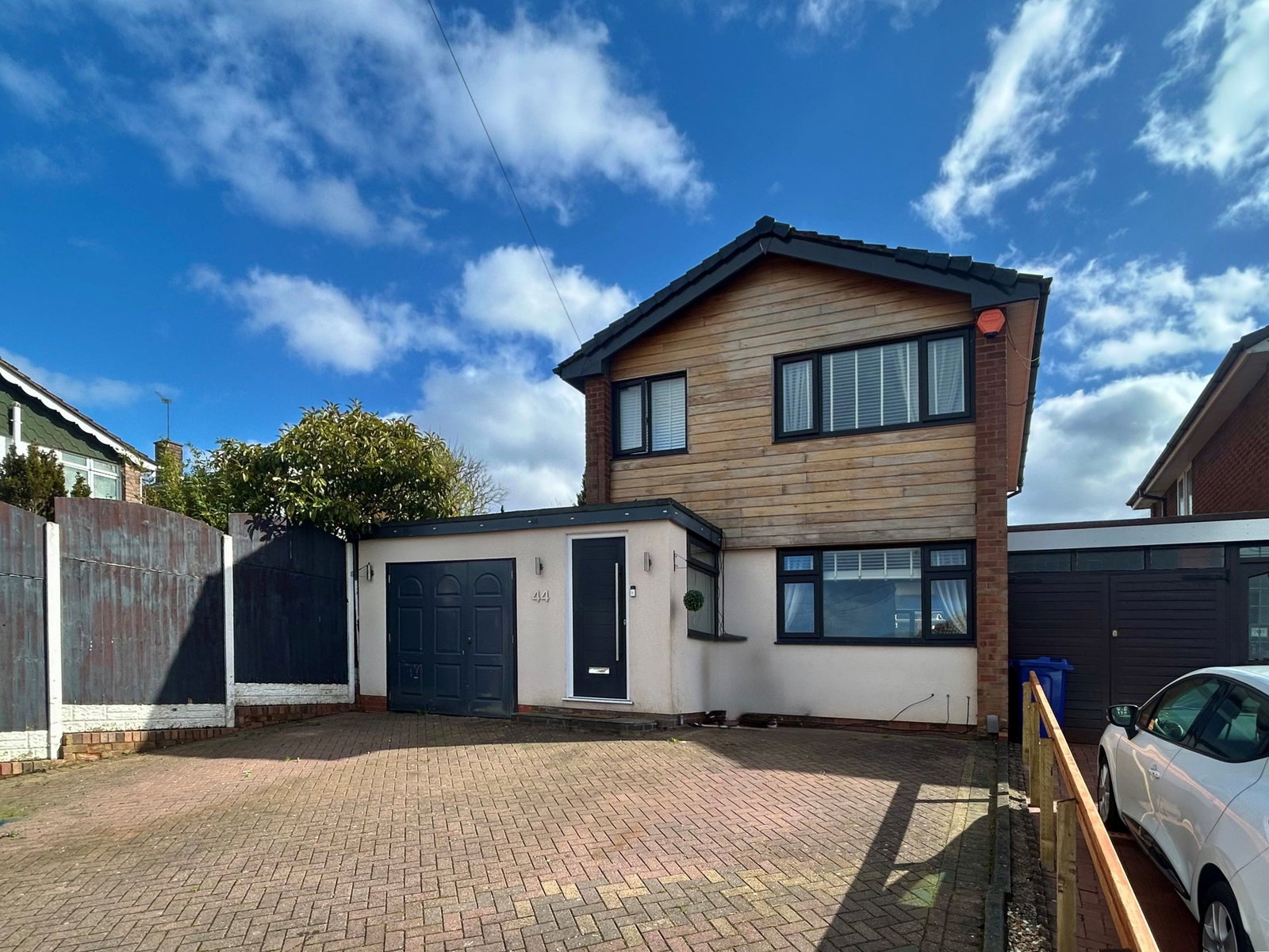 3 bedroom Detached house Under Offer