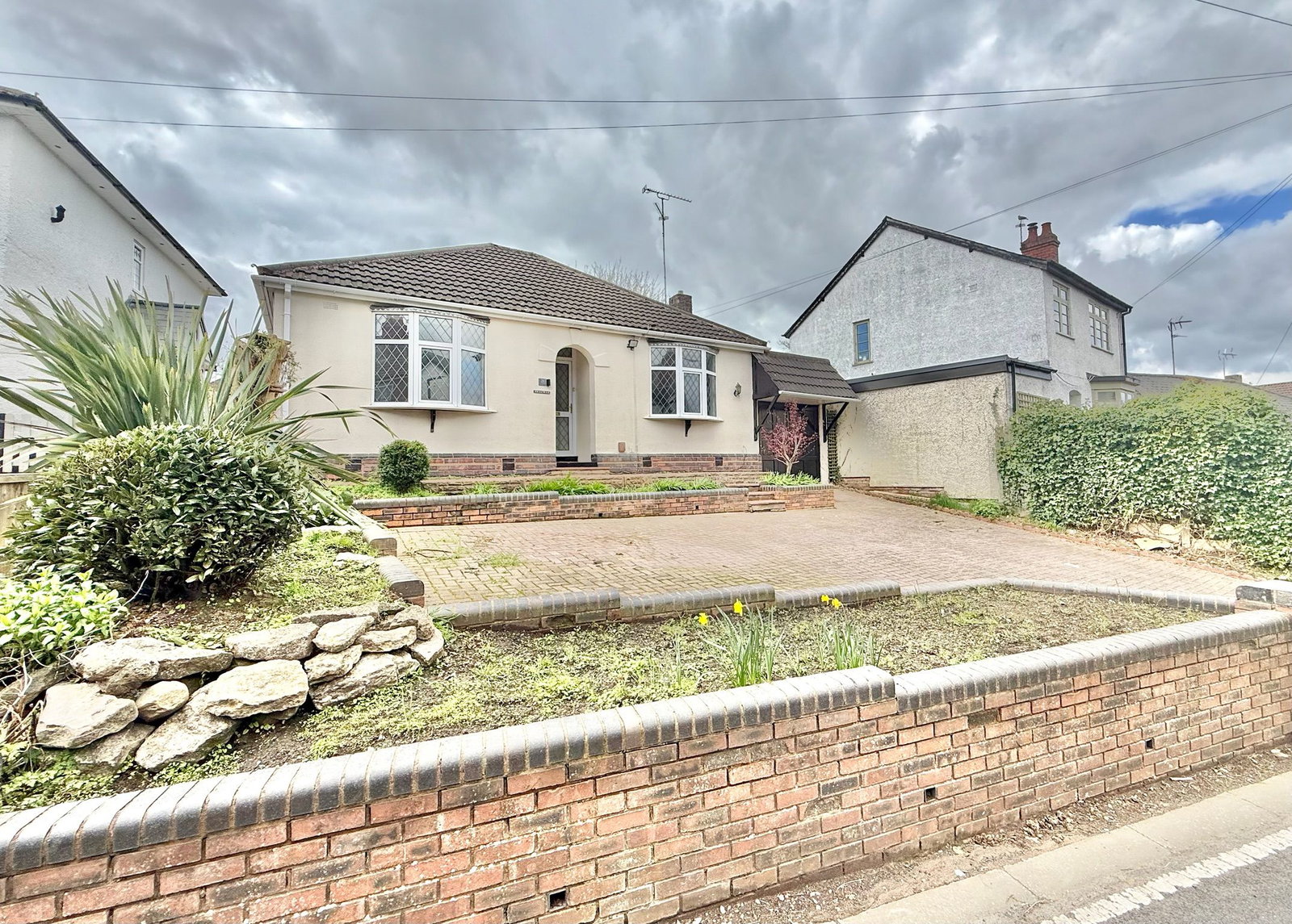 3 bedroom Detached bungalow Under Offer