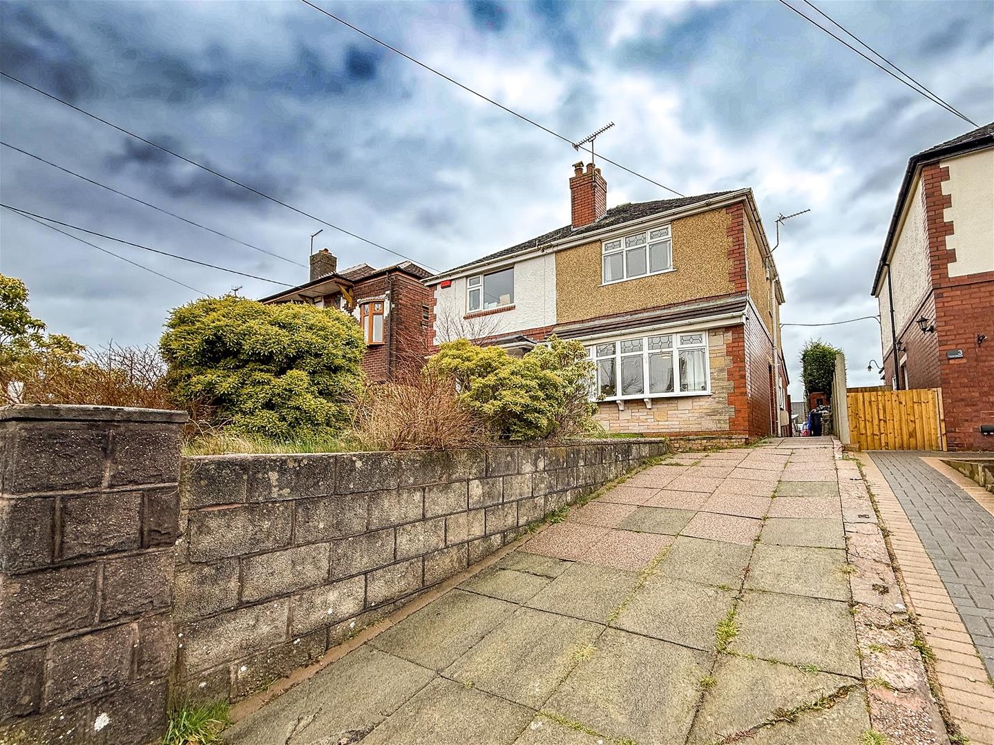 2 bedroom Link detached house For Sale