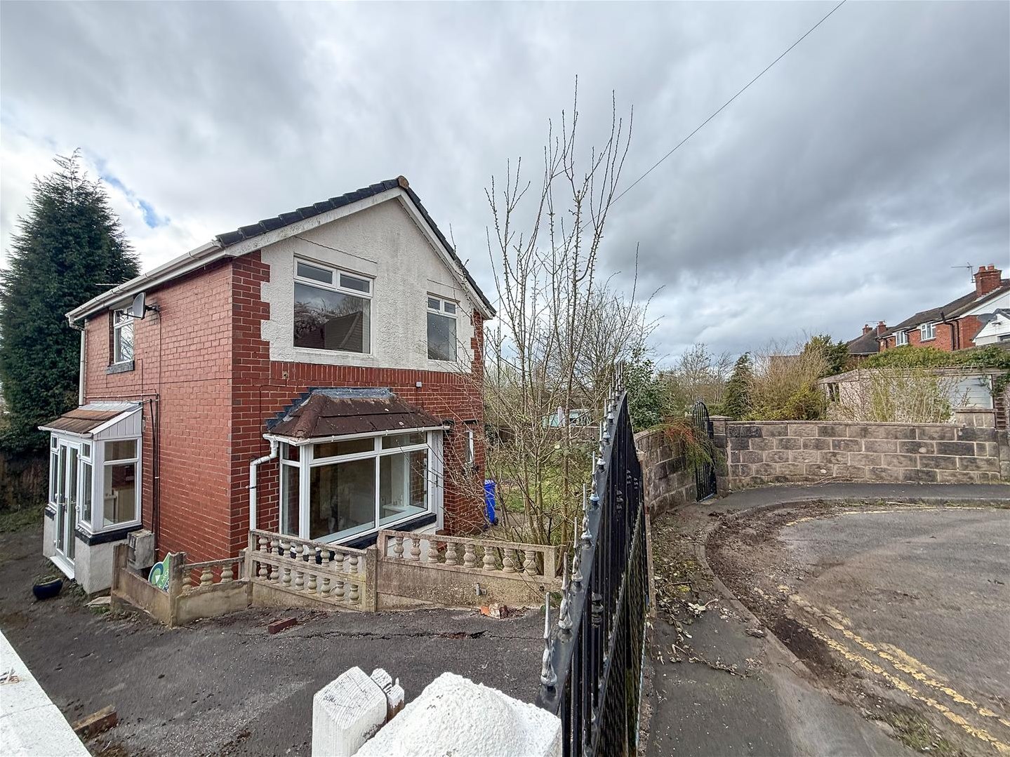 3 bedroom Link detached house For Sale