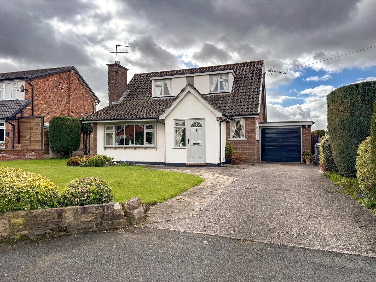 3 bedroom Link detached house Under Offer