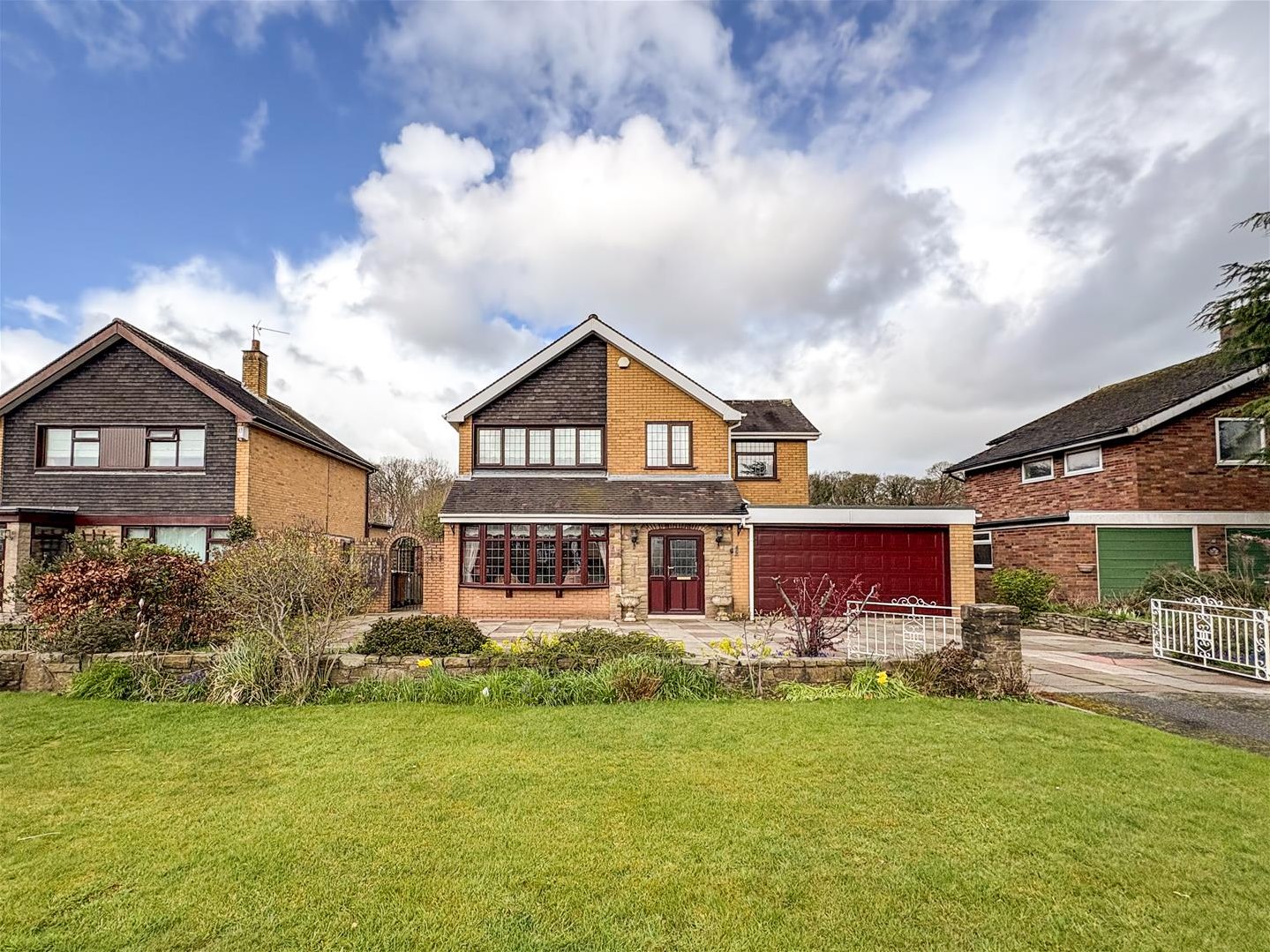4 bedroom Link detached house For Sale