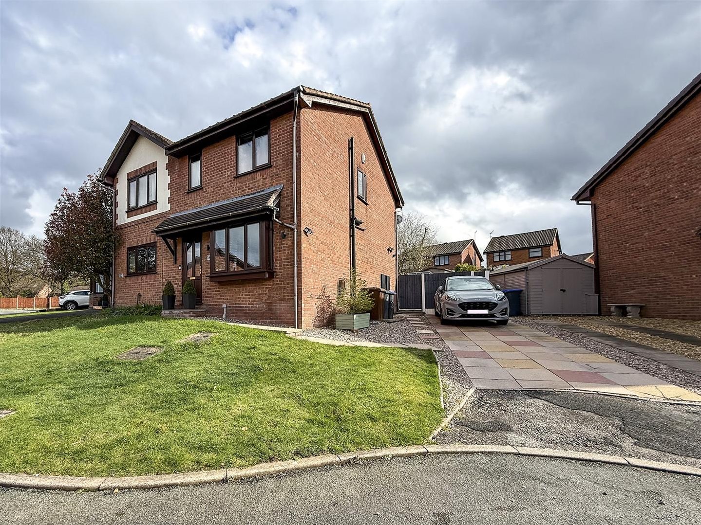 3 bedroom Semi-detached house For Sale