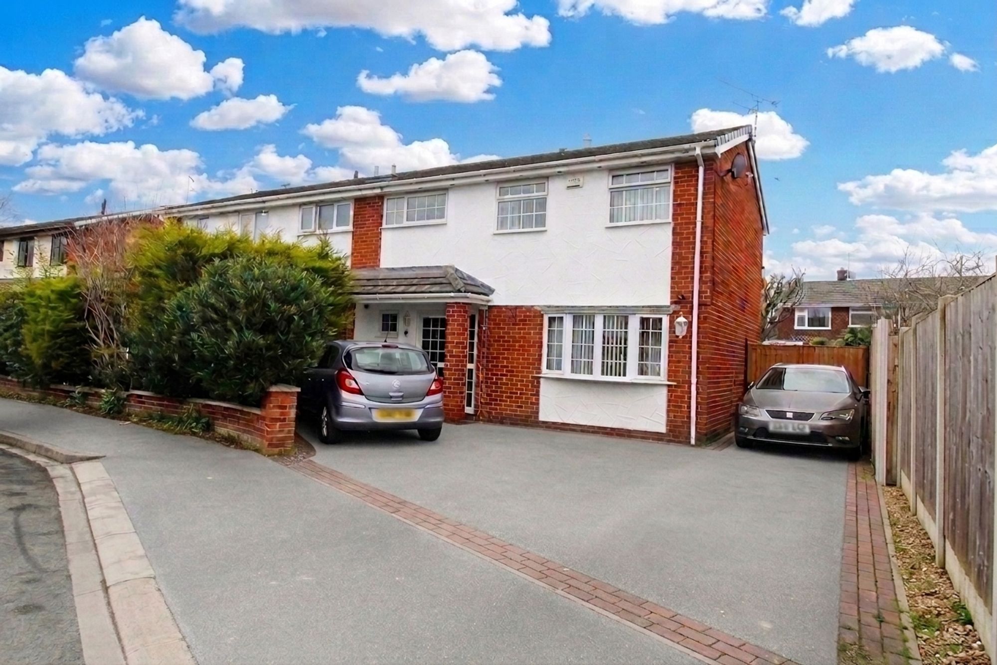 4 bedroom Semi-detached house For Sale
