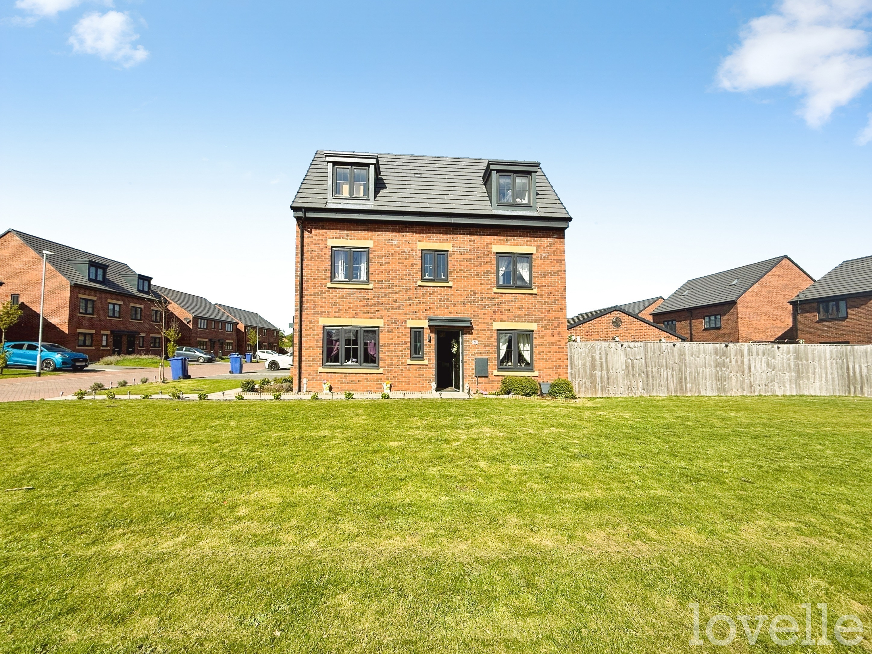 4 bedroom Detached house For Sale