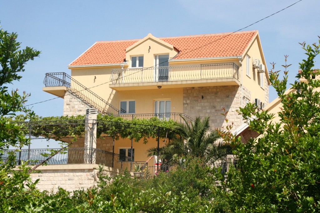 8 bedroom Villa For Sale
