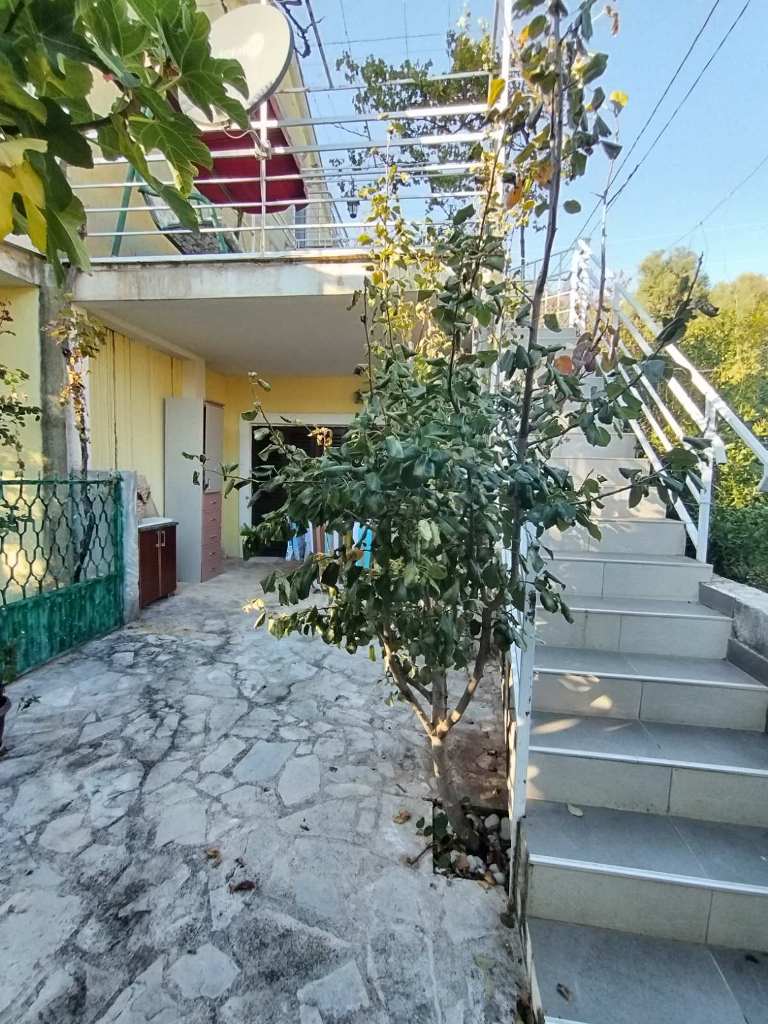 8 bedroom House (unspecified) For Sale