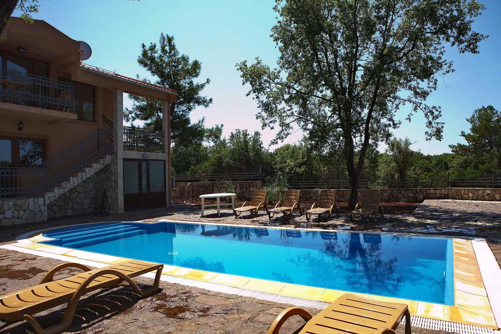 6 bedroom Plot For Sale