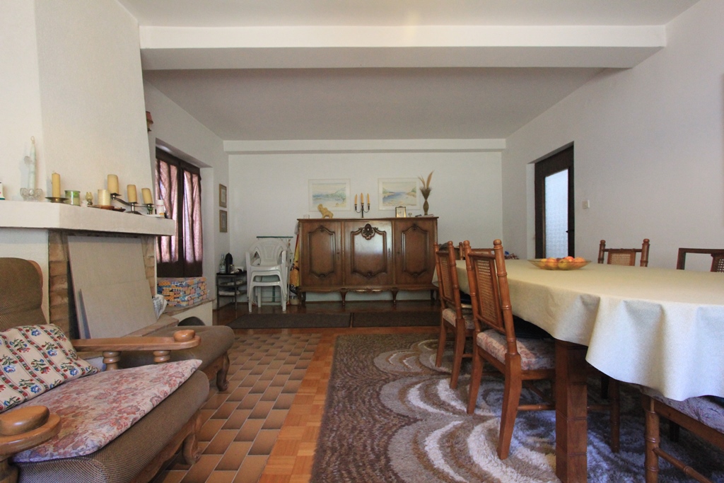 8 bedroom House (unspecified) For Sale