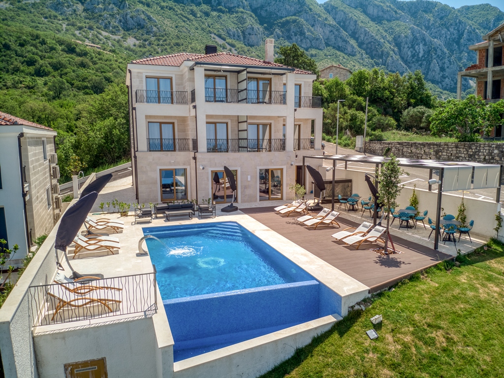 5 bedroom Villa For Sale