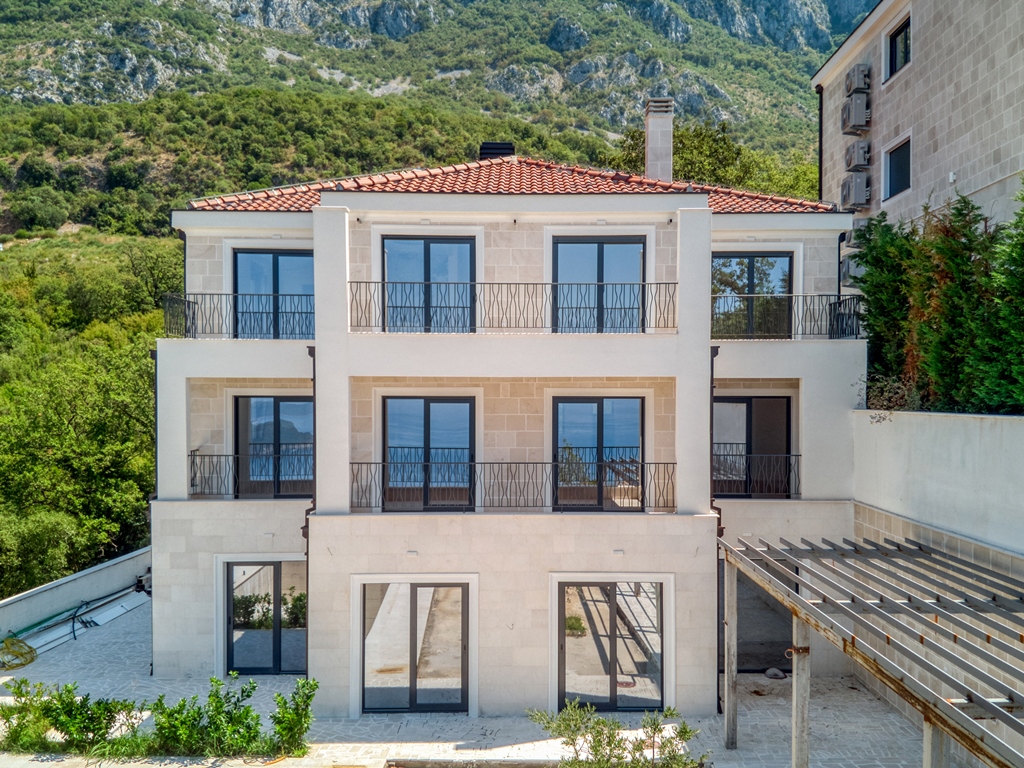 5 bedroom Villa For Sale