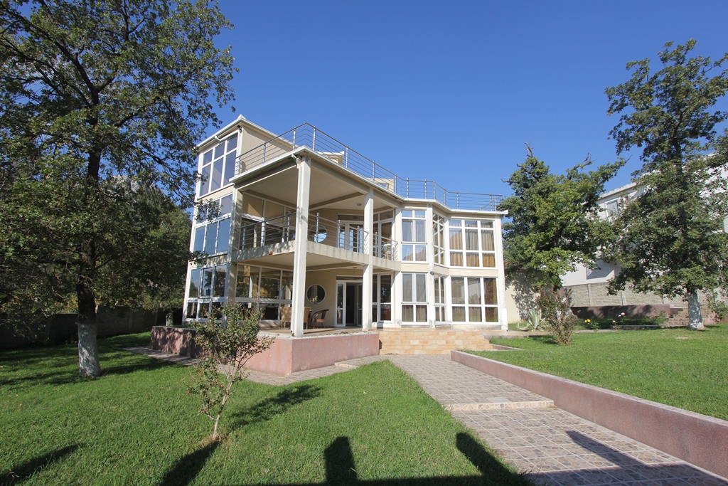 4 bedroom Villa For Sale
