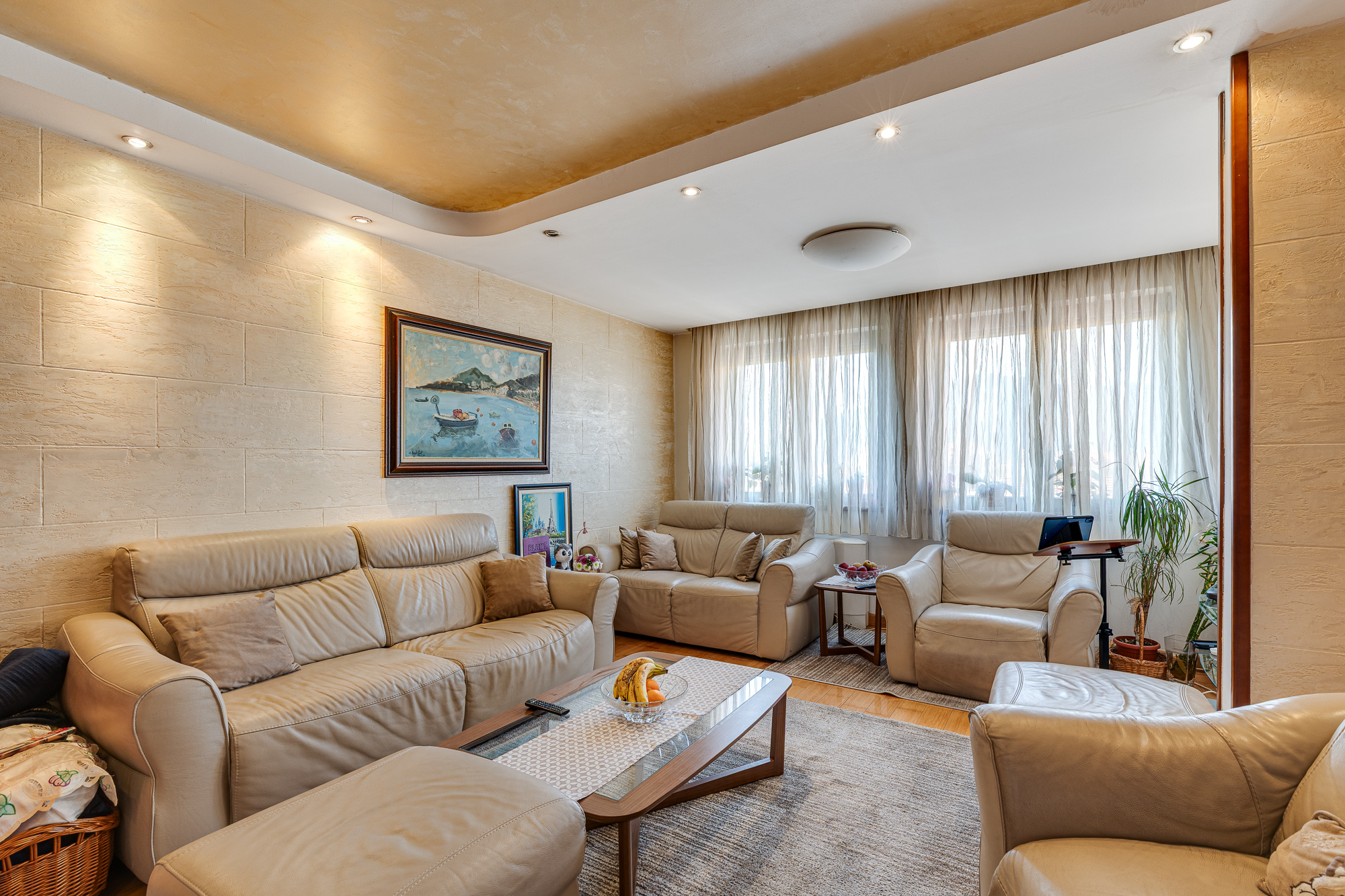 6 bedroom House (unspecified) For Sale
