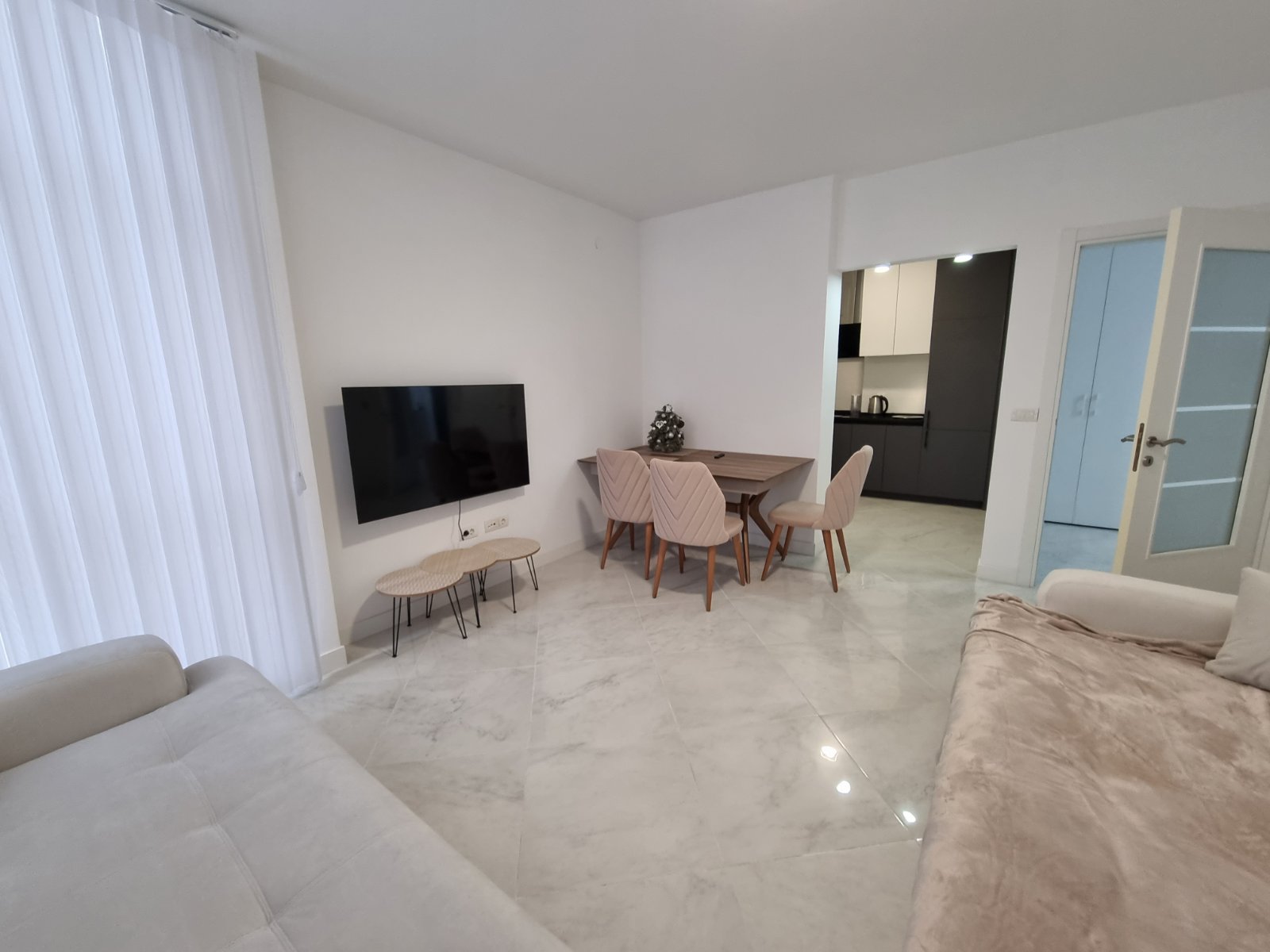 3 bedroom Apartment For Sale